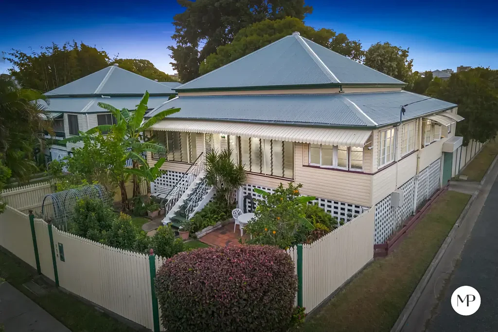 Allenstown 4침실 The Complete Package - Convenience, Character and Development Potential!