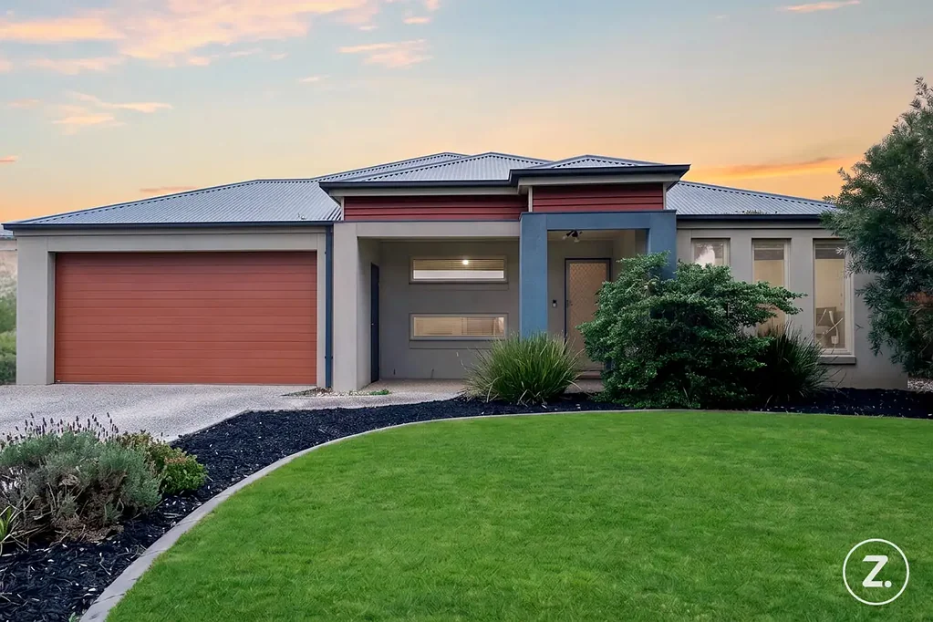Cranbourne East 4Zimmer Spacious Family Living on 611m² in a Prime Cranbourne East Location