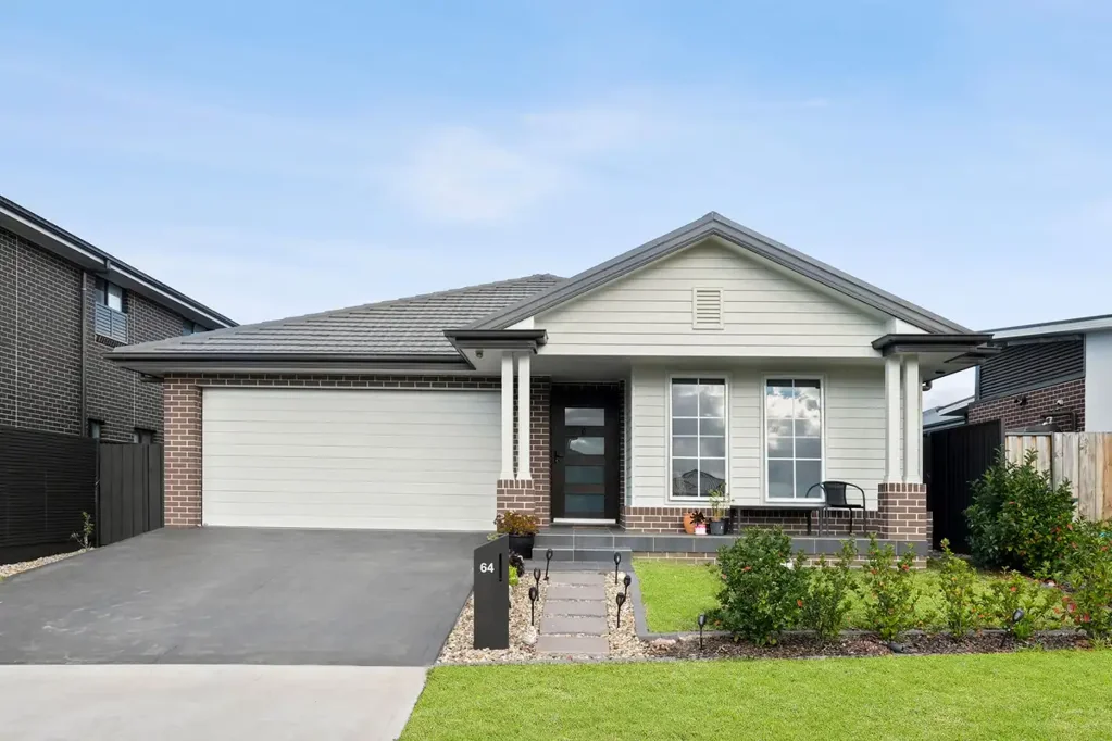 Oran Park 4ห้องนอน Contemporary Living at Its Finest!!