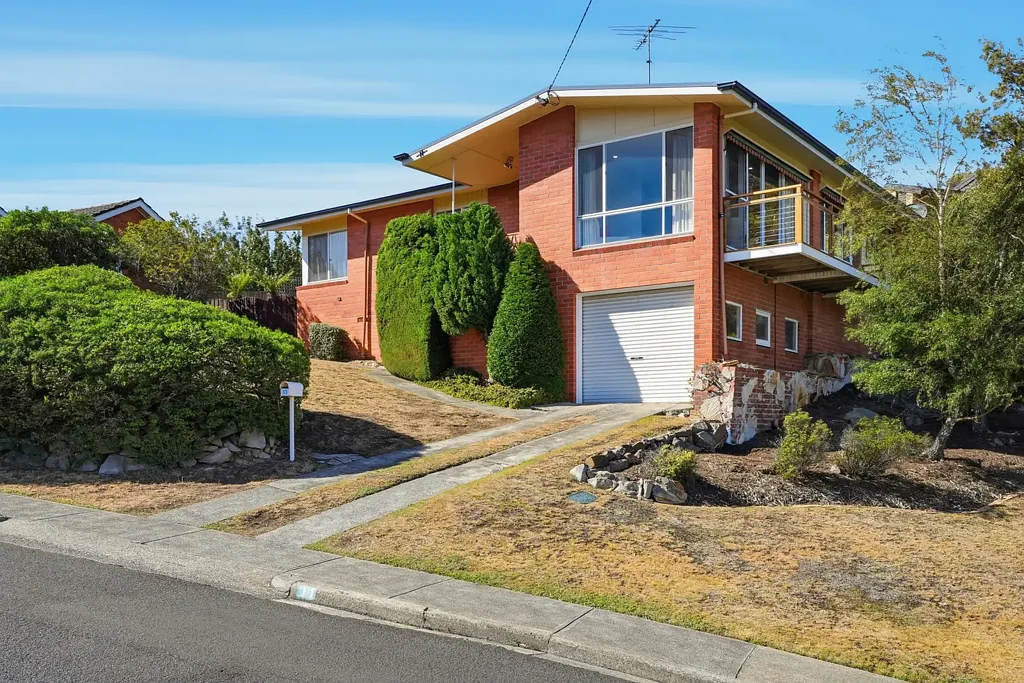 11 St Helens Street, Lindisfarne, TAS 7015