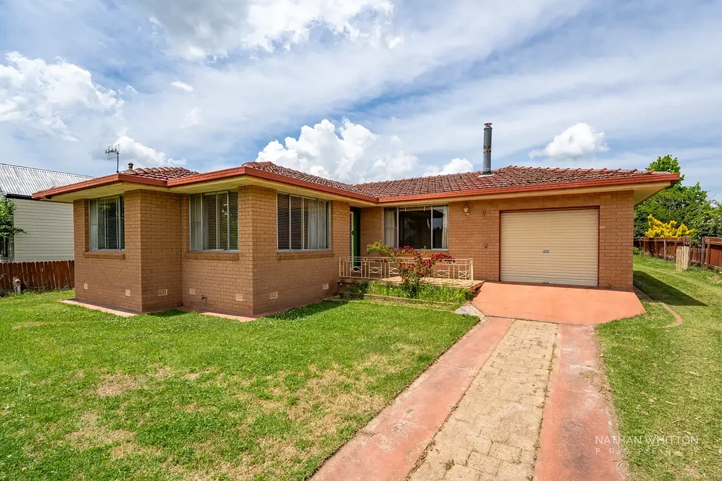 11 McMahon Street, Uralla, NSW 2358