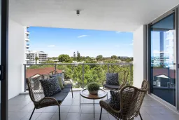 1401/438 Marine Parade, Biggera Waters