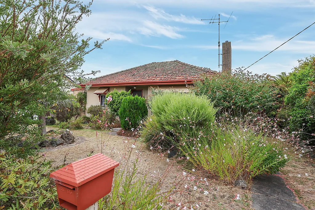 18 Churchill Square, Colac, VIC 3250