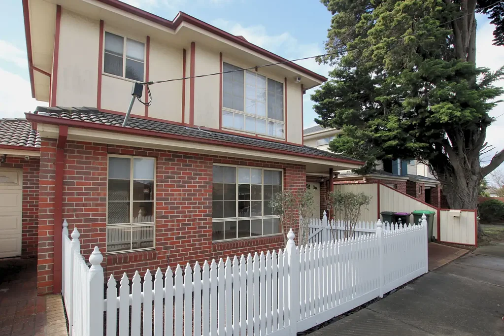 A Homely & Light filled Pascoe Vale Charm.
