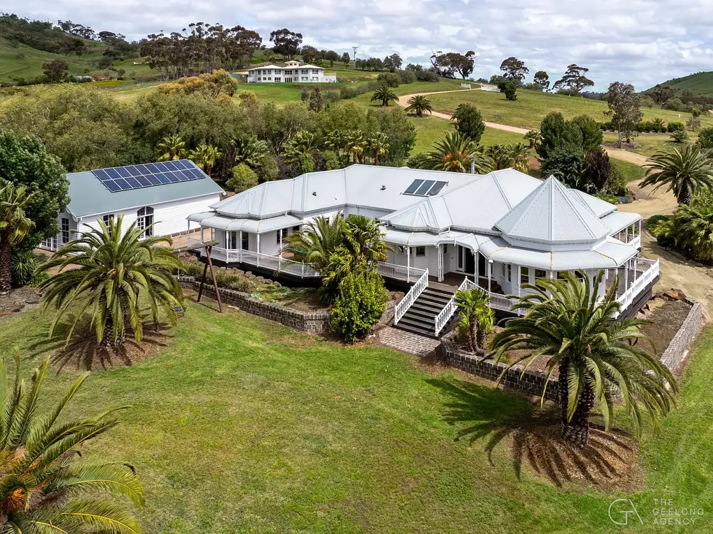 Maude 6 Slaapkamer A landmark Victorian estate on almost 10 acres with absolute river frontage