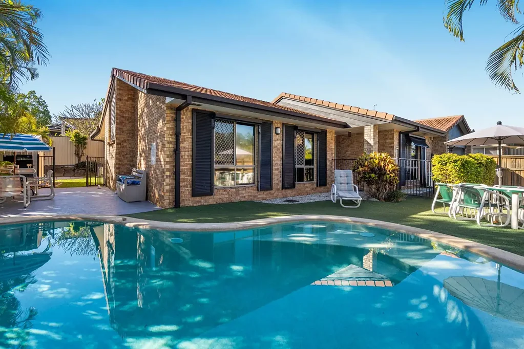 Arundel 3 Slaapkamer Family Living, Entertaining & Lifestyle Convenience in the Heart of Arundel