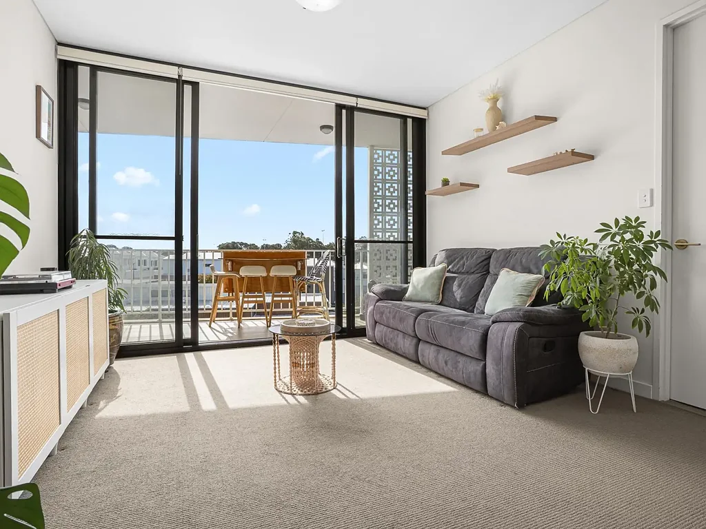 North-Facing Apartment Minutes from Coogee Beach