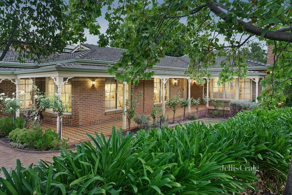 43 Charteris Drive, Ivanhoe East, VIC 3079