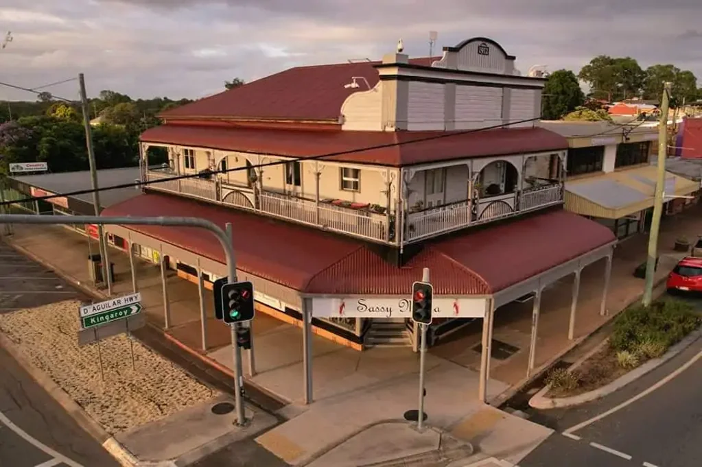 Nanango 3બેડરૂમ Landmark Mixed-Use Investment – Commercial Premises & Character Residence