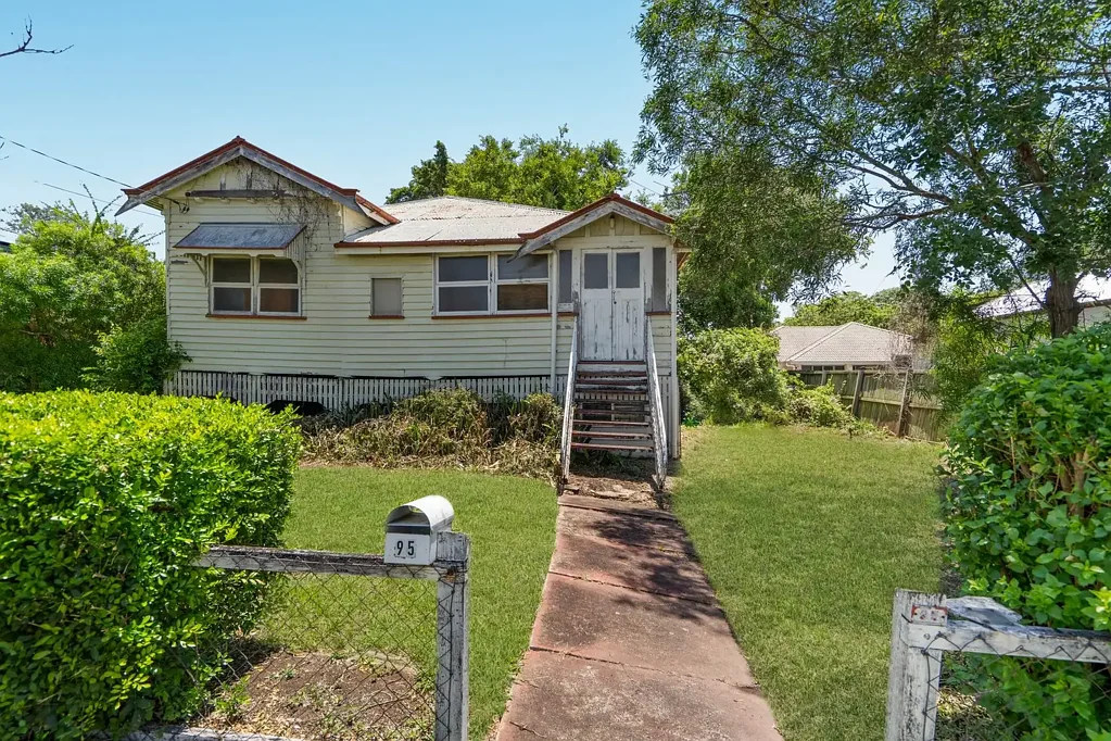 95 South Station Road, Silkstone, QLD 4304