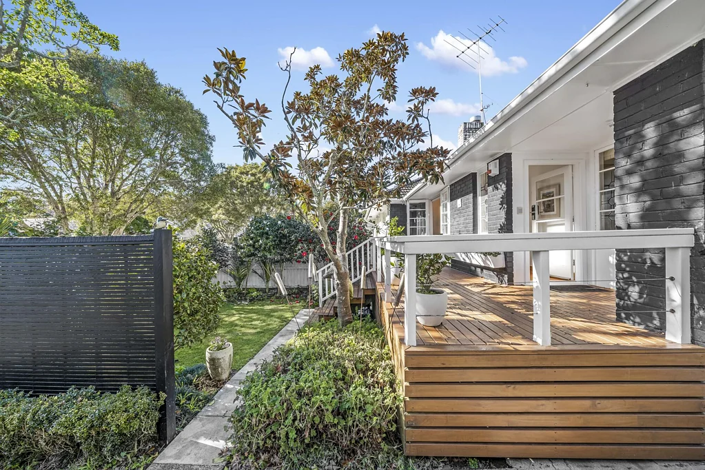 Remuera 2 Bedroom Sunny and private with several bonuses