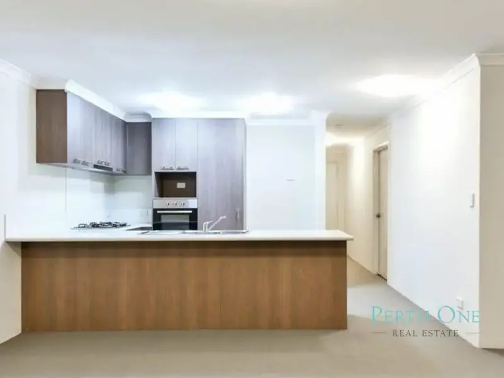 Easy-Care Family Living with Park Access!