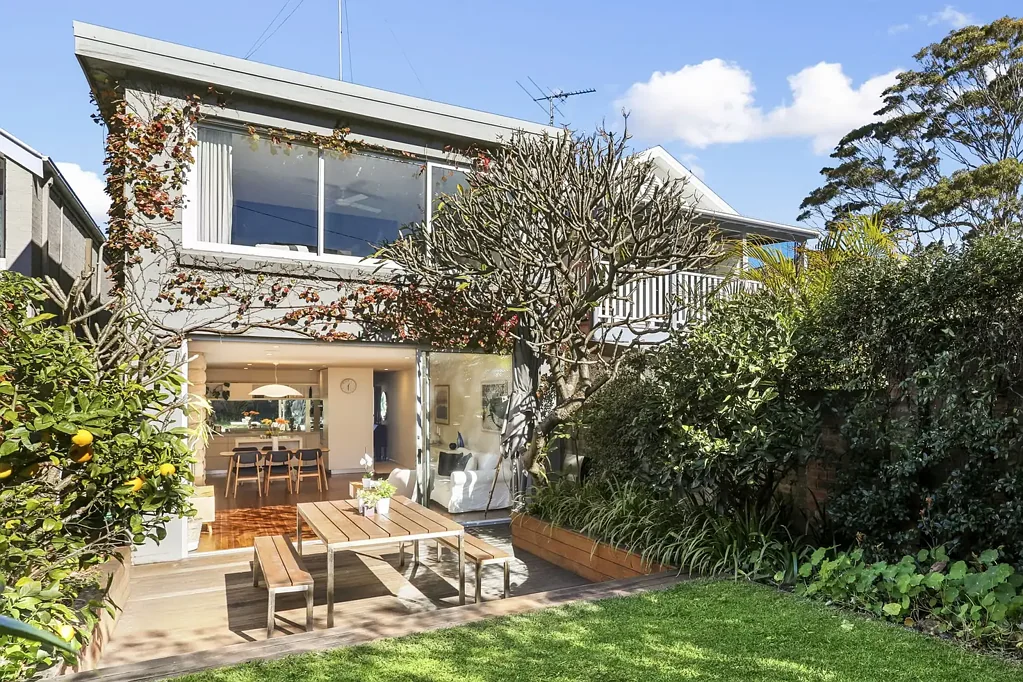 Bronte 4Phòng ngủ Idyllic coastal family sanctuary with north facing sun soaked backyard