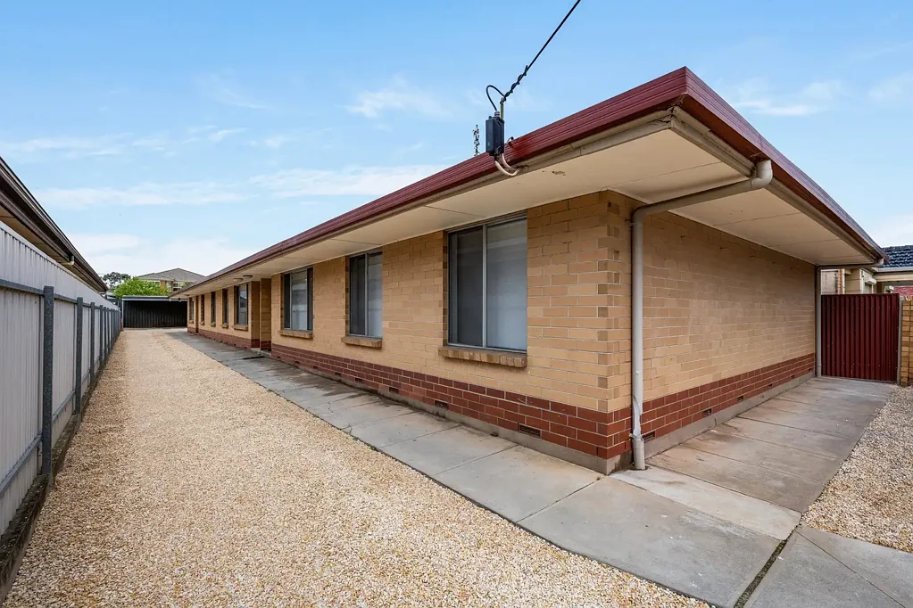 Kilburn 8Kwarto A Substantial Holding with Multiple Possibilities