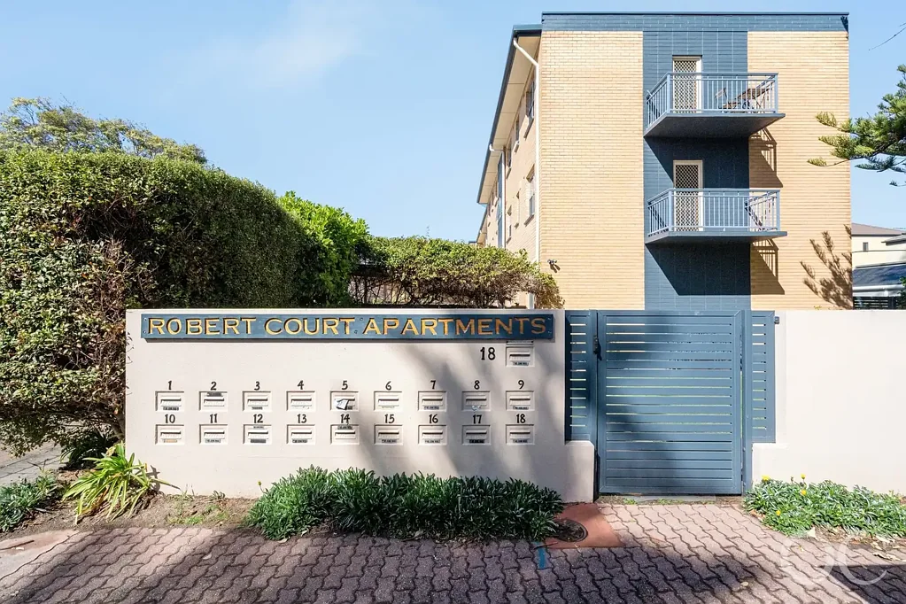 Glenelg South 2ਬੈੱਡਰੂਮ Open the Door to a Perfect Beachside Retreat