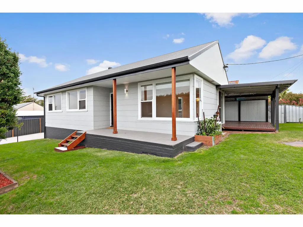 CHARMING FAMILY HOME IN THE HEART OF CHARLESTOWN WITH OFF STREET PARKING