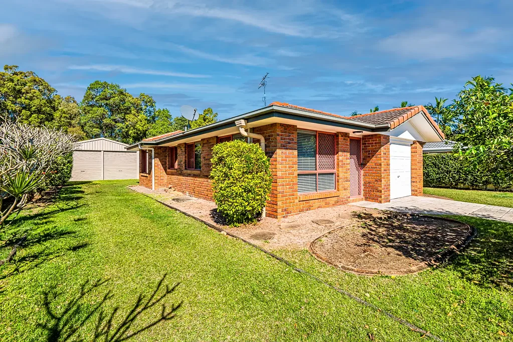 Peaceful Jacobs Well Living with Space to Enjoy