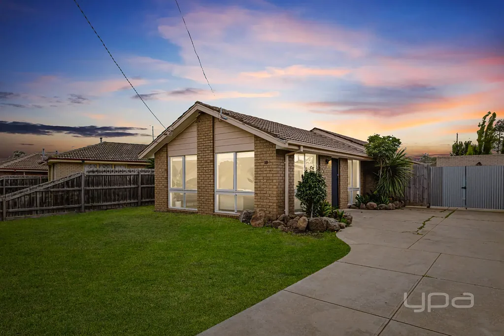 10 Falcon Drive, Melton, VIC 3337