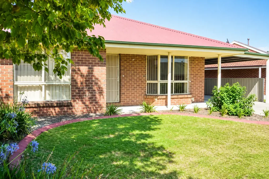 21 Hamilton Place, West Wodonga, VIC 3690
