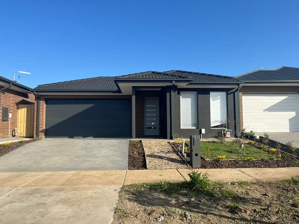 Brand New Stylish and Spacious Family Home in Armstrong Creek