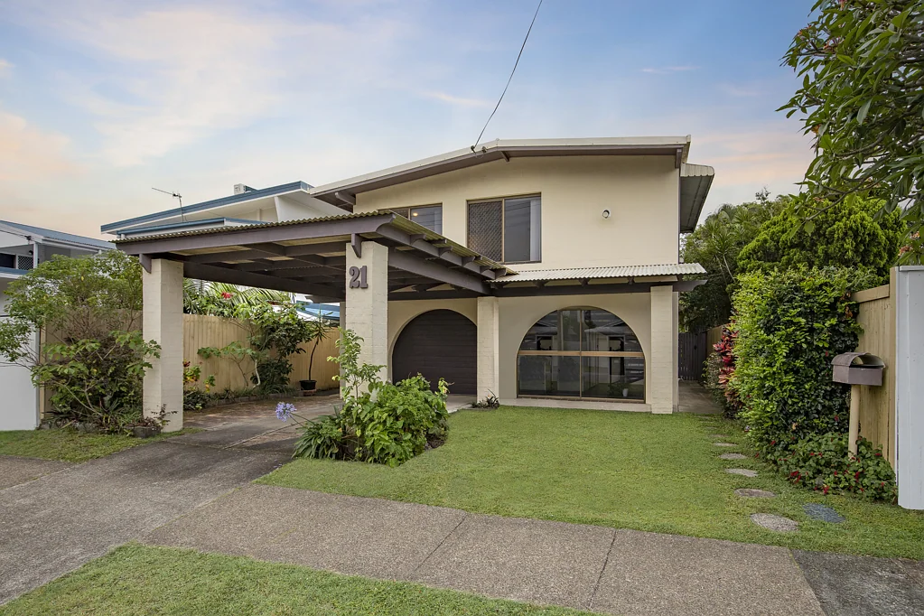 21 Sixth Avenue, Palm Beach, QLD 4221