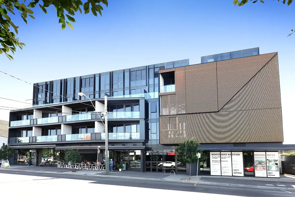 STYLISH DESIGNER SECURITY APARTMENT IN HEART OF HAMPTON!