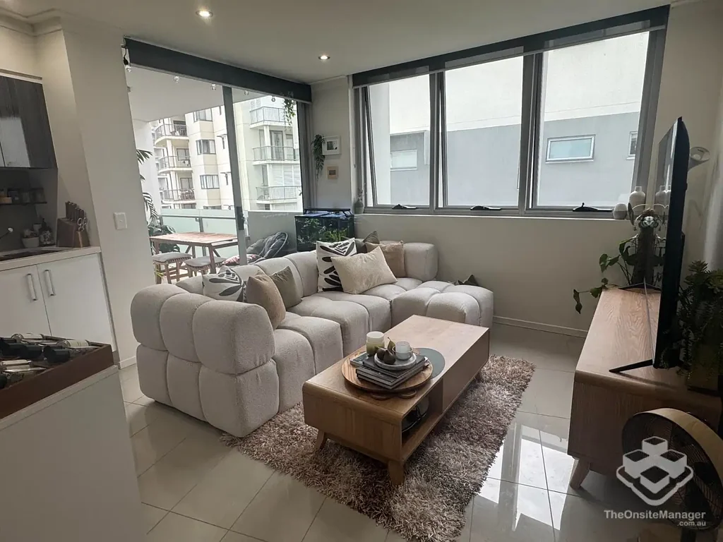 Modern 1-Bedroom & 1 study Apartment in Prime Milton Location