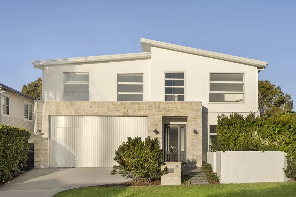Dee Why 5房 朝北奢华，岬角位置，坐拥海景，传统室内外流畅衔接 North-facing Luxury in Headland Position with Ocean Views &Traditional Indoor/Outdoor Flow