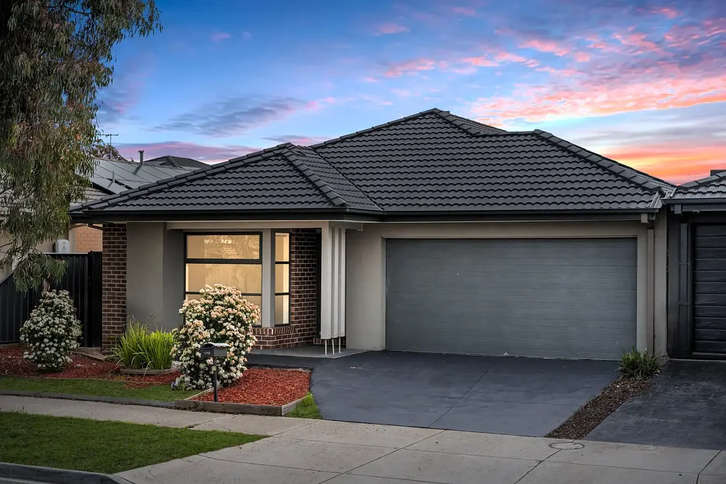 Craigieburn 4ਬੈੱਡਰੂਮ Brimming with Character and Opulence - A Family Home in a Prime Craigieburn Location