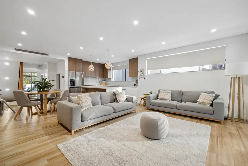 Bexley North 5房  5 Bedroom Tri-Level Full Brick Duplex
IN SOUGHT AFTER LOCATION
