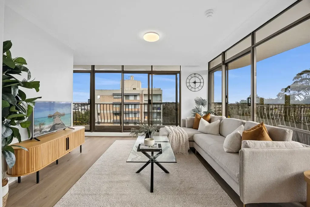 Artarmon 2房 令人印象深刻的房源 - 宽敞空间、高层视野与朝向 Impressive Offering - Great Space, Elevation and Aspect