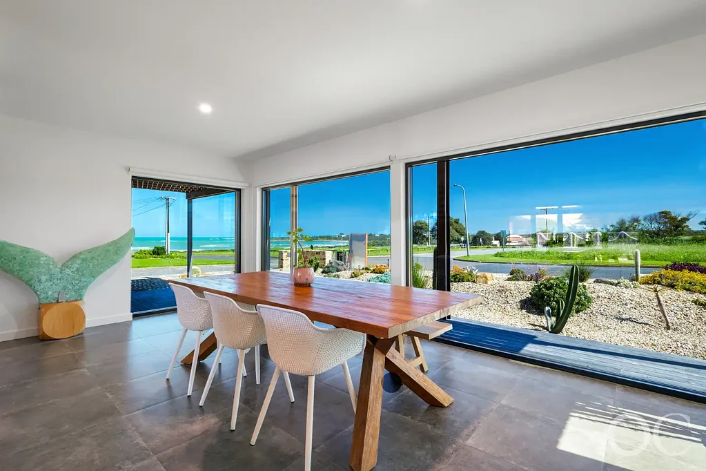 Middleton 4Kwarto Open the Door to a Bold Coastal Reinvention Overlooking Bashams Beach