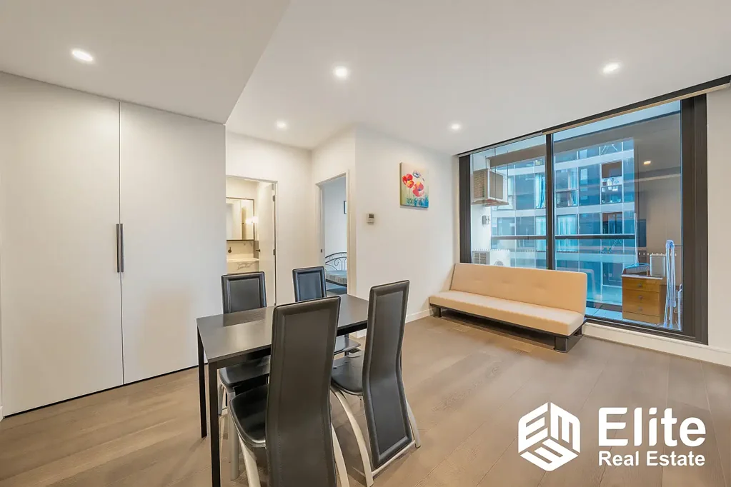 Furnished 2-Bedroom Apartment with Car Space in the Heart of Melbourne