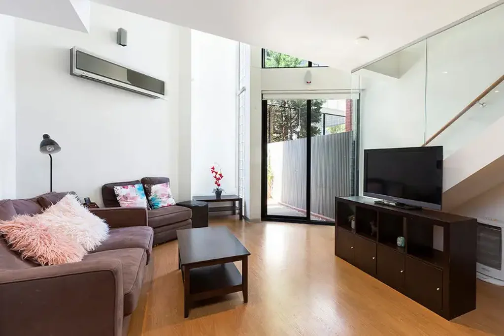 FULLY FURNISHED DOUBLE-STOREY GROUND FLOOR RESIDENCE IN SOUGHT AFTER LOCATION!