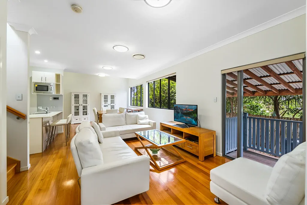 Fully Furnished 3 Bedroom Townhouse including Wifi