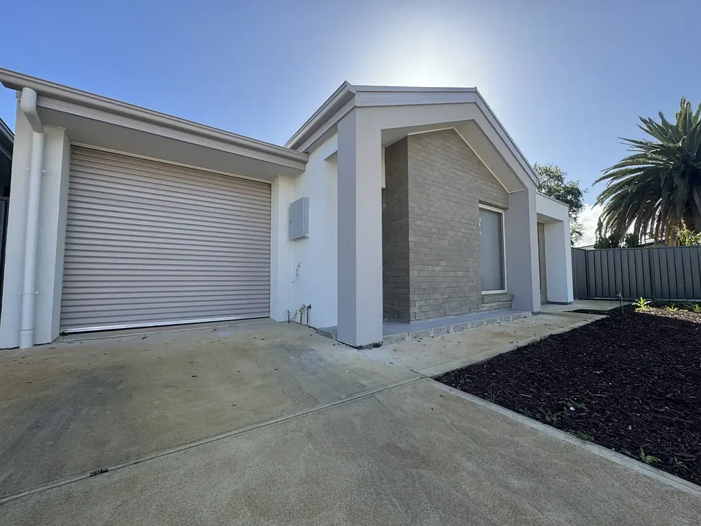 Modern & Low-Maintenance Living in Burton!