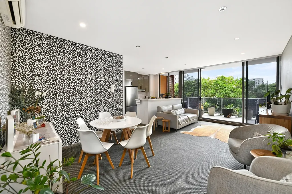 Rosebery 2 Bedroom Contemporary Apartment in Prime Rosebery Location