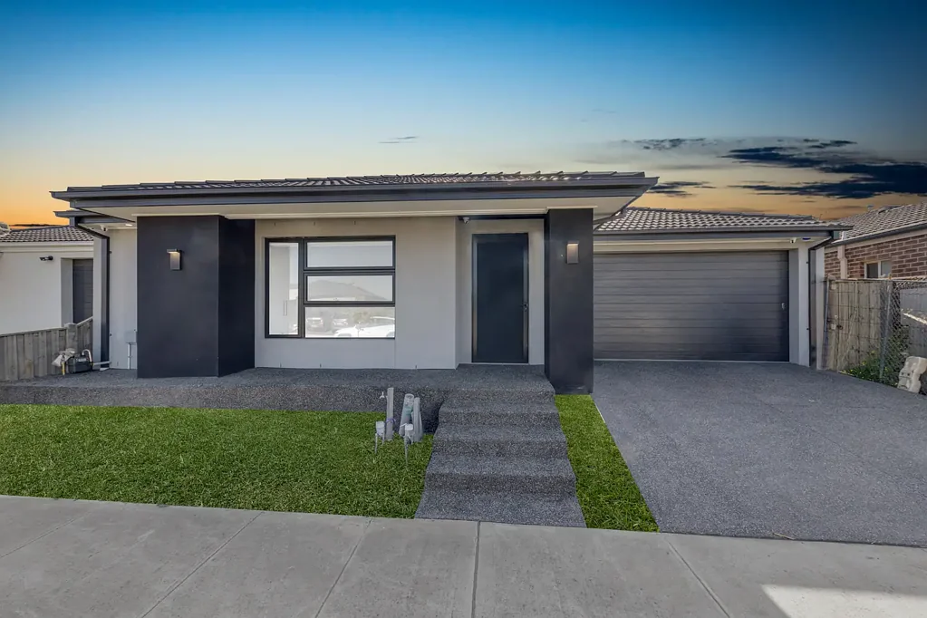 Modern 3-Bedroom Family Home in Mickleham - Annadale Estate