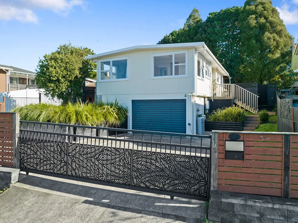 Te Atatu South 3chambre Freehold, Gated & Just Moments from the Water