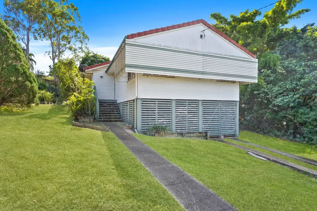 TIDY HOME WITH SPACIOUS YARD IN GREAT LOCATION