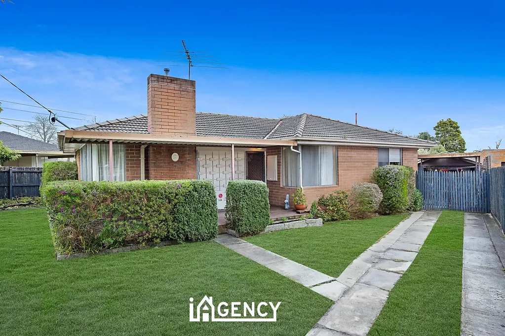 WELL-POSITIONED FAMILY HOME!!!