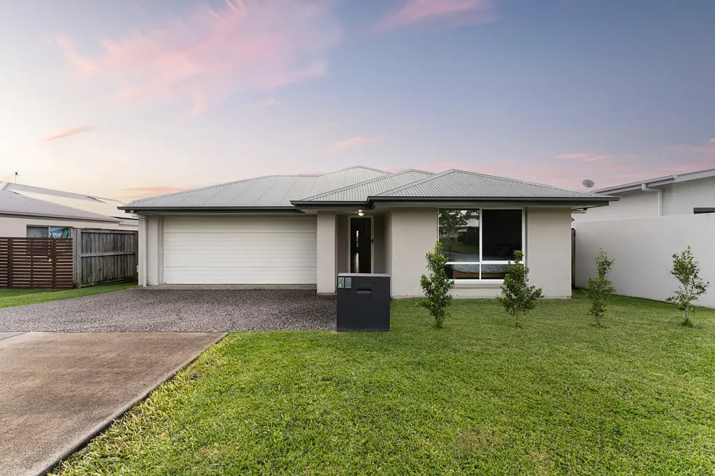 Mountain Creek 3 Bedroom Spacious Family Living with Multiple Living Zones & Low-Maintenance Appeal