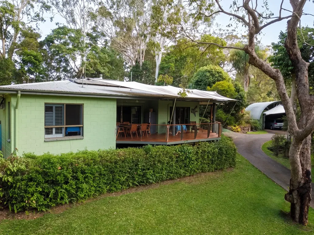 Tinaroo 4房  Elevated Acreage Living: A Masterfully Engineered Family Sanctuary