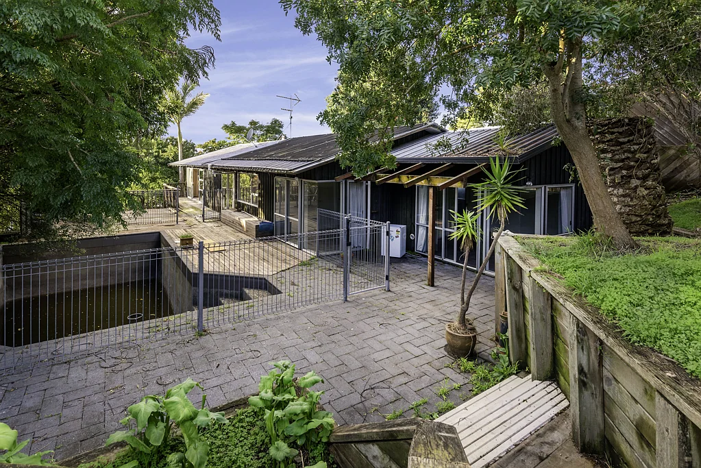 14 Charles Dickens Drive, Mellons Bay, Manukau City, Auckland