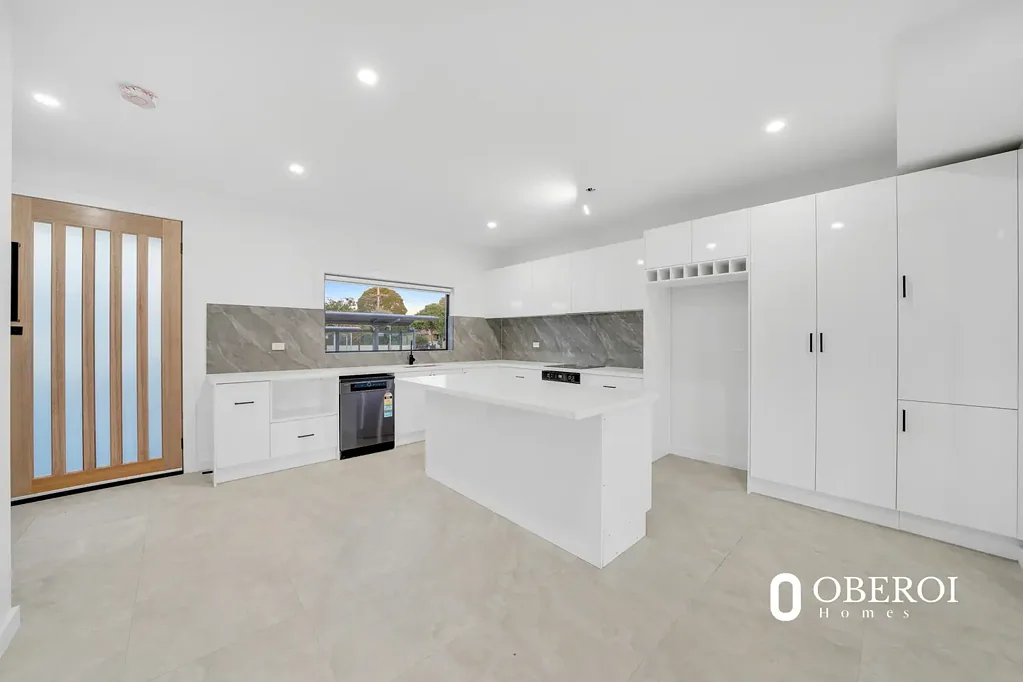 Keysborough 3બેડરૂમ Brand New Luxury Home with High End Finishes!