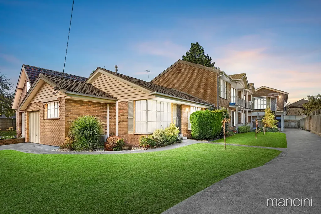 Altona 2ਬੈੱਡਰੂਮ Stylish renovated residence only steps from the beach!