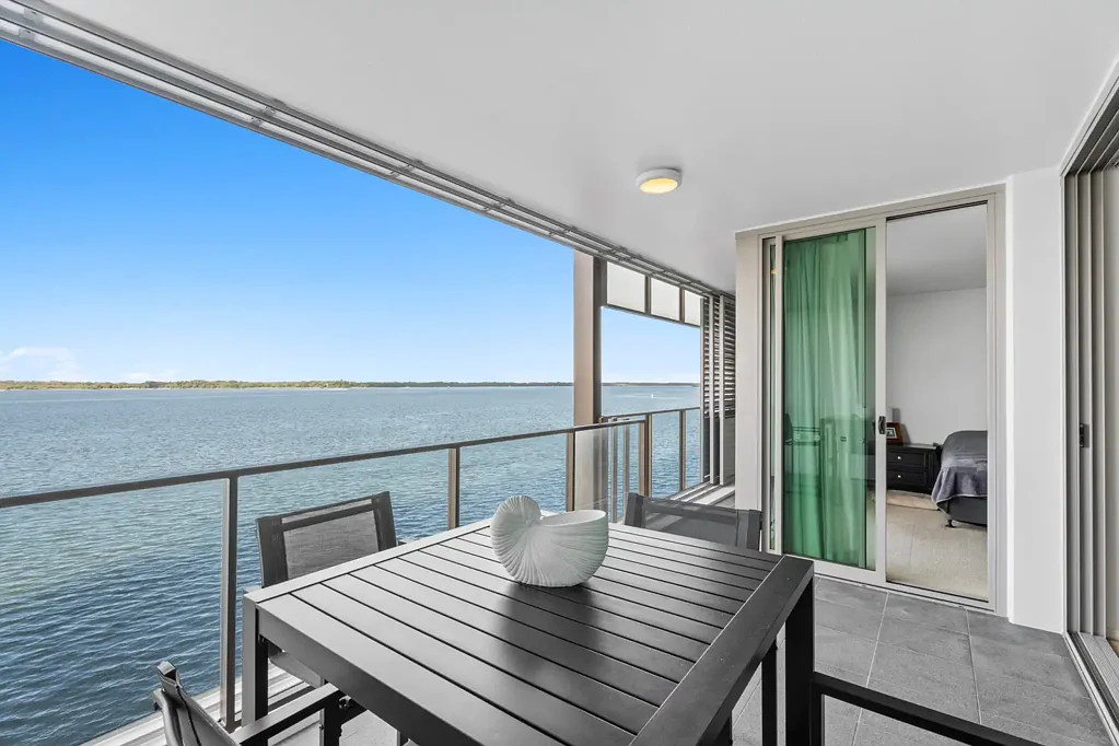Paradise Point 2chambre Spacious 2-Bedroom Apartment with Unrivalled Broadwater Views!