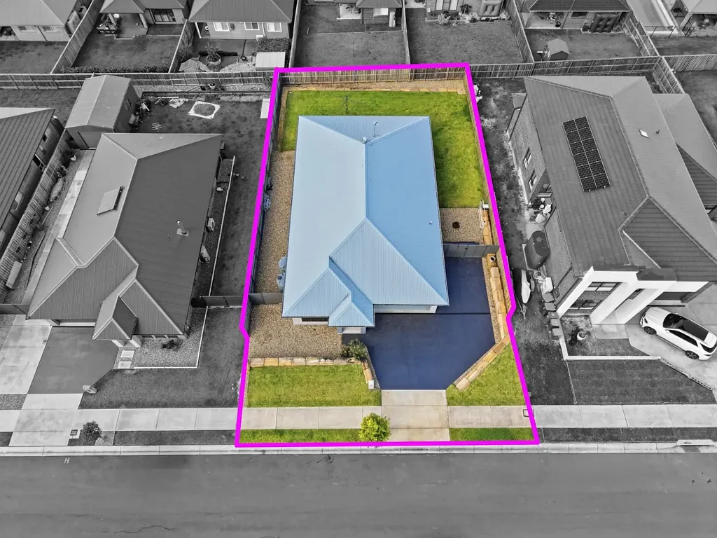 Oakdale 4 Bedroom Side Access, Modern Home...