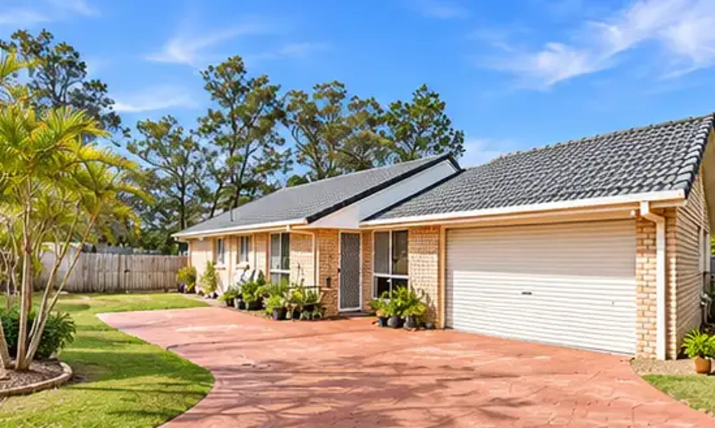 Spacious Family Home on 828m² - Air Conditioning, Huge Backyard & Established Fruit Trees!