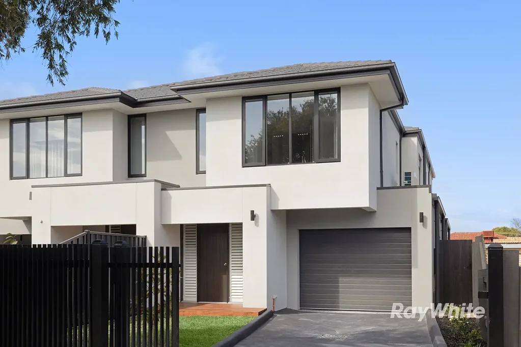 Bentleigh East 4 Slaapkamer Contemporary Class with Hamptons Charm